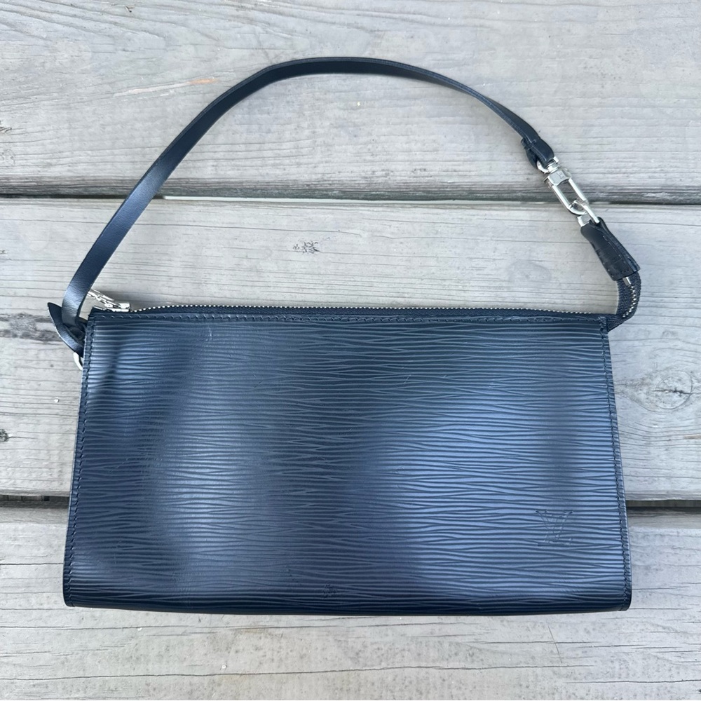 Louis Vuitton black textured epi leather Pochette bag - Picture 2 of 13